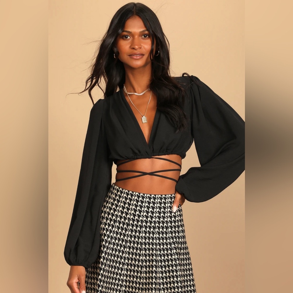Lulus Flirty Impression Long Sleeve Wrap Crop Top Black Sz L Excellent